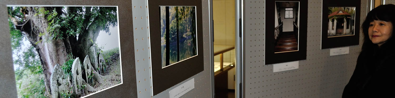 浅野詠子の凡景写真展。会場は奈良教育大、赤れんが建築の教育資料館（2015年）